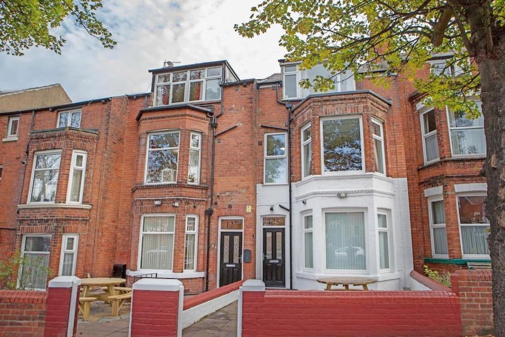 Scarborough Stays - Luxury Townhouse Ideal For Large Groups - Hot Tub Eksteriør bilde